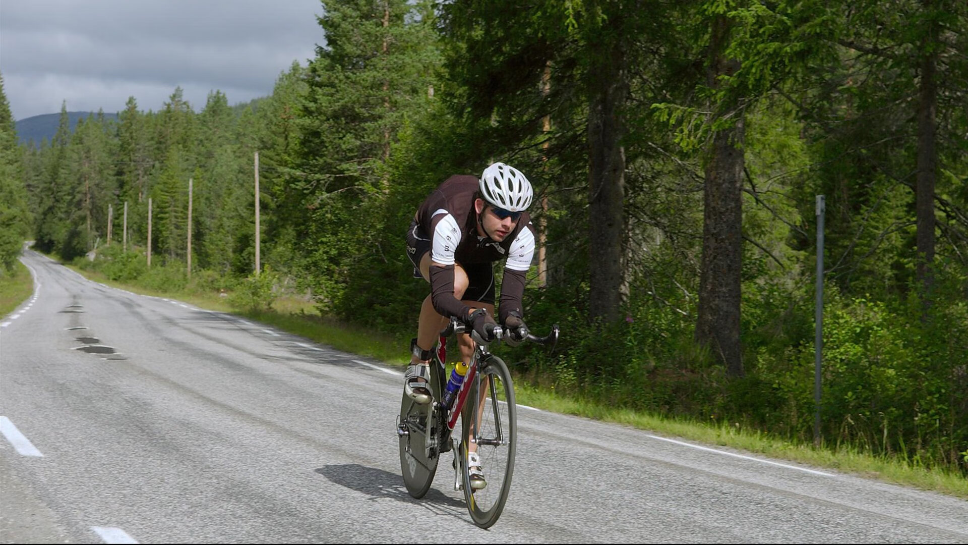 五大联赛裁判争议性判罚是否成为媒体热点话题，赛事裁判都来自哪里