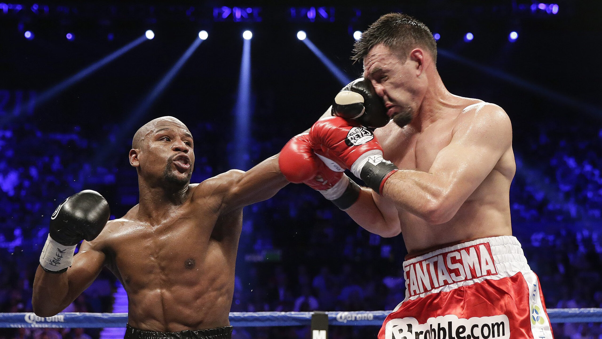 kaiyun网站-五大联赛是否提倡中前场球员持球强度训练应对逼抢，足球中场前锋