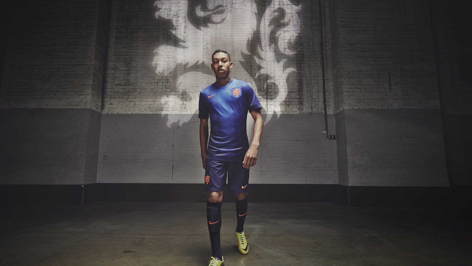 诺埃·庞蒂100米蝶泳决赛表现亮眼